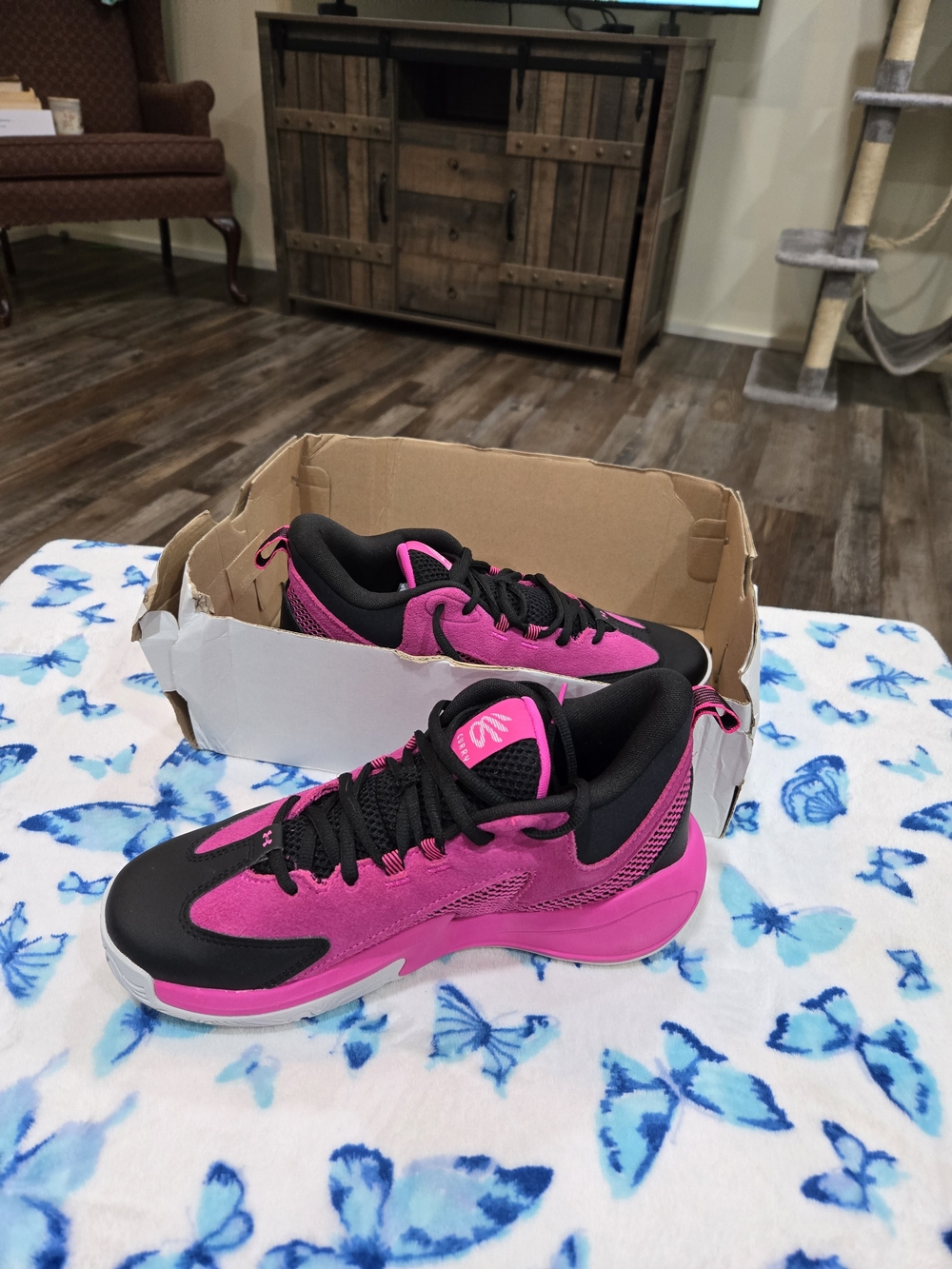 Men's Vibrant Pink and Black Athletic Sneakers